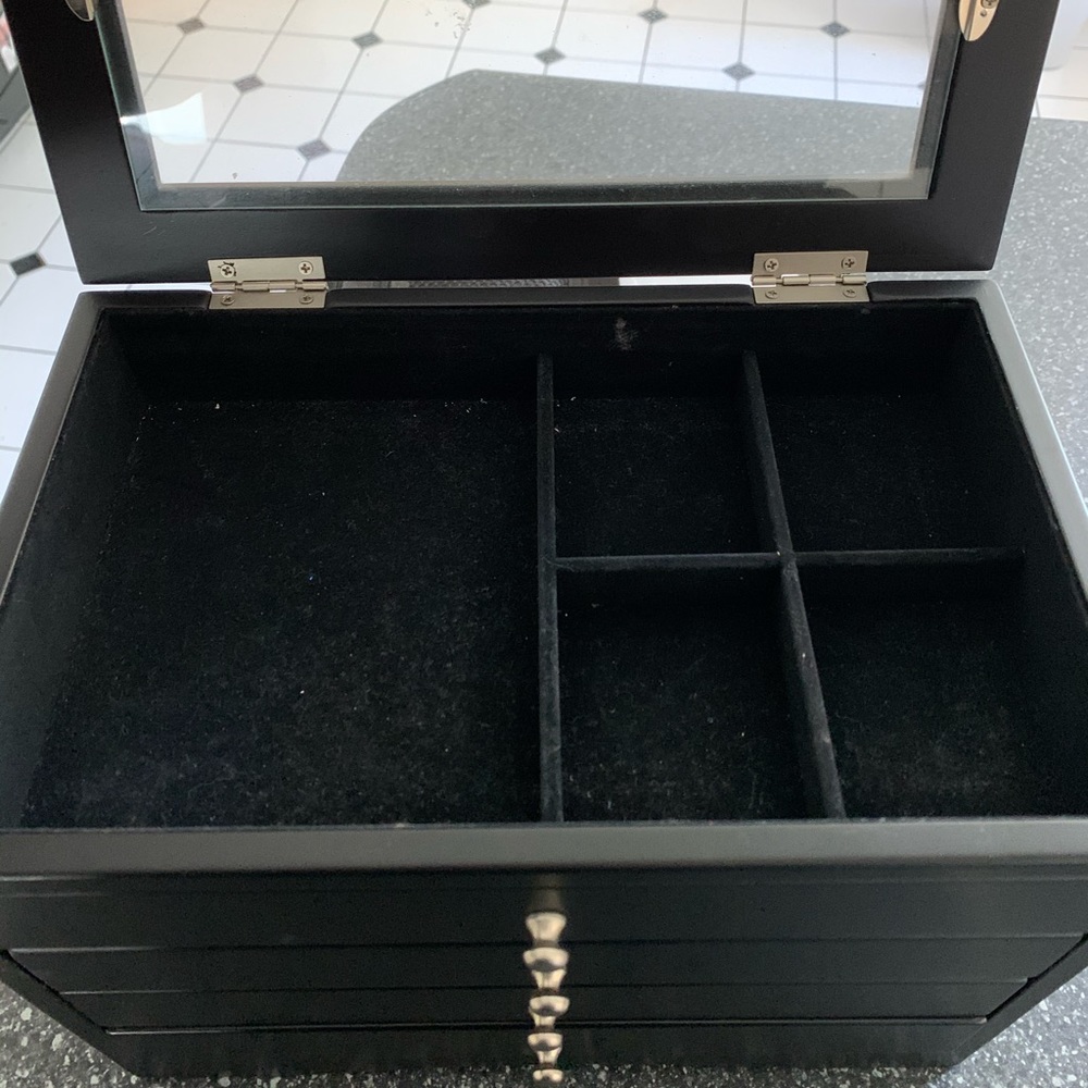 Jewelry Box/Organizer - Picture 2 of 4